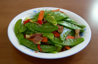 preserved ham fried with sweet abroad peas